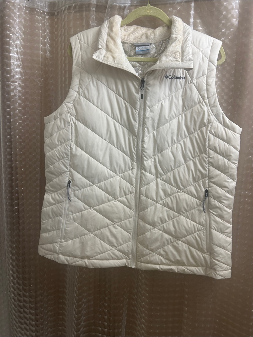 Columbia Omni Heat Women's Cream Quilted Fleece-Lined Vest